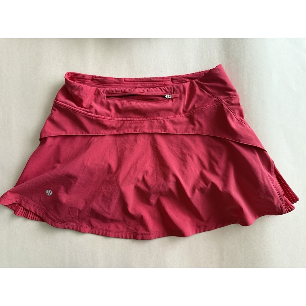 Lululemon skirt Size 4 (extra small) *13" Fushia Pink, Mint Condition